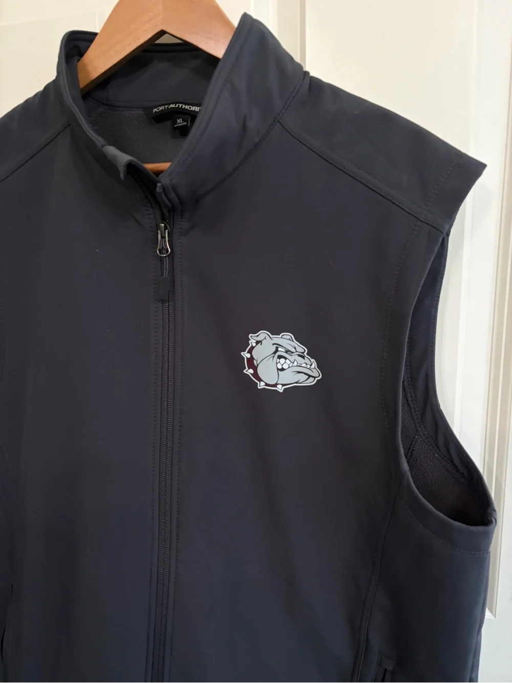 Like new size XL Bulldog vest by Port Authority. Perfect for layering. Warm.
